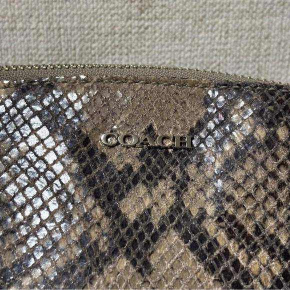 Coach Madison Kelsey Satchel Handbag in a snake skin print - Picture 3 of 8